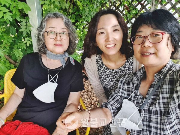 한수진 교도회장, 전명전·강미현 교도.강동교당 공부와 교화를 책임지는 삼총사
