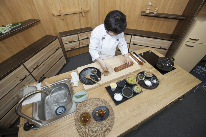 한방건강약선학과 조리 실습 스튜디오 현장