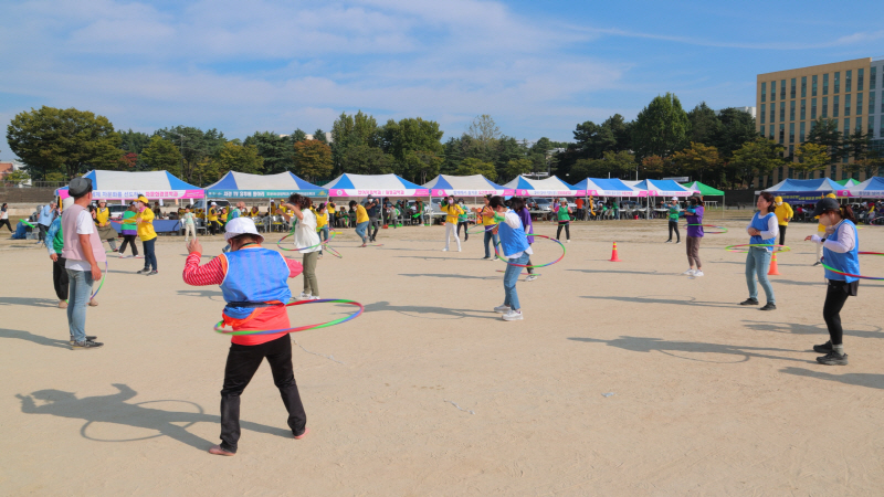 훌라후프 돌리기 모습