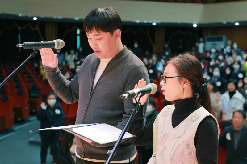 왼쪽부터 언어치료학과 이상원, 웰빙문화대학원 이나경 학우