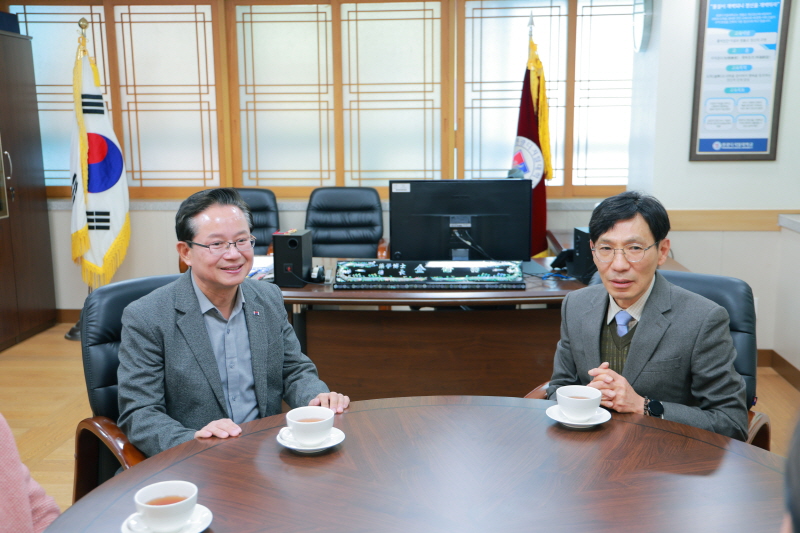 최호권 영등포구청장과 김윤철 총장