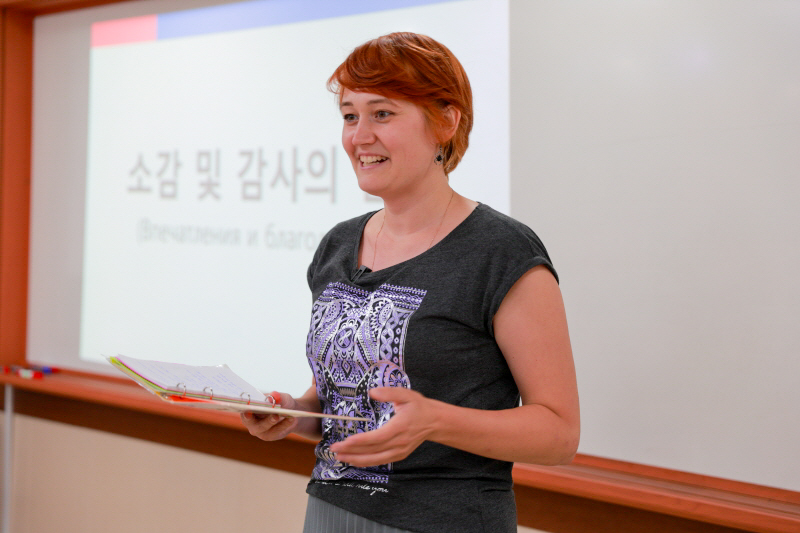 캠프 참여 소감과 감사의 마음을 전하는 모습