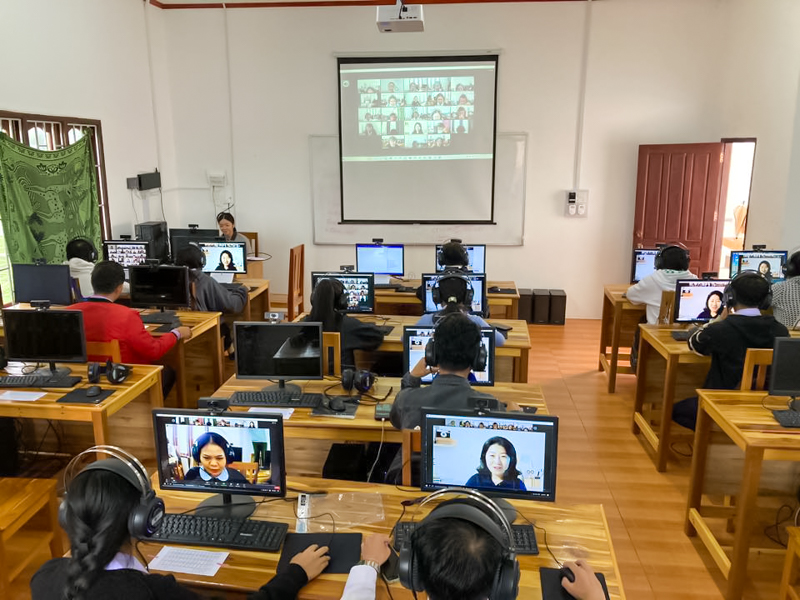 화상 형식으로 한국어 수업을 받는 라오스 삼동백천기술직업학교 학생들1