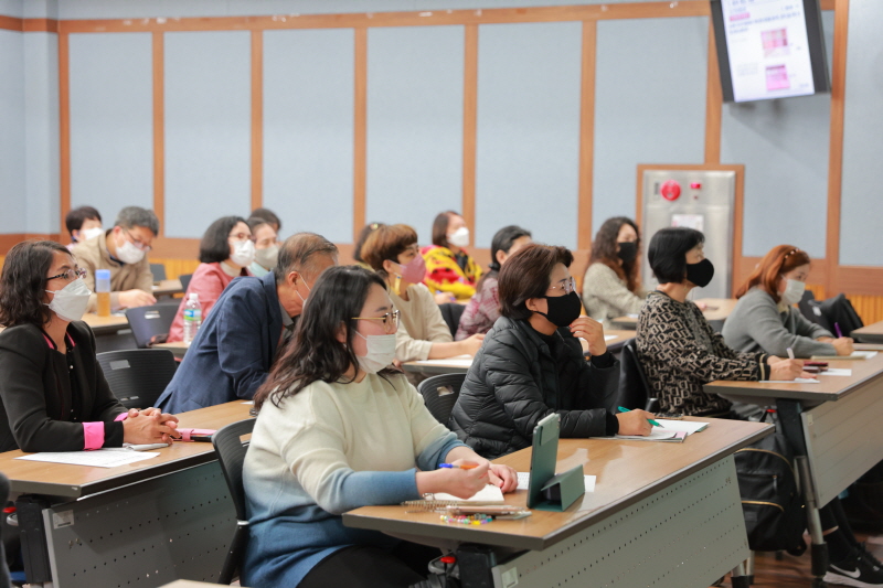 특강을 듣는 학생들의 모습3