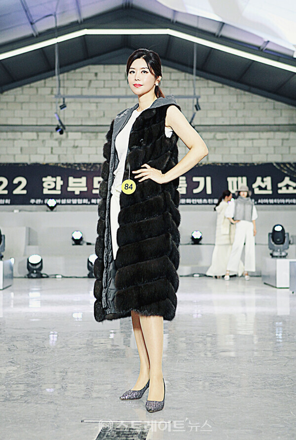 경찰학과 이효진 교수 탑포즈 사진