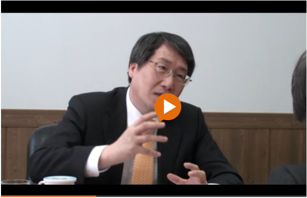 인터뷰하는 남궁문 총장 모습