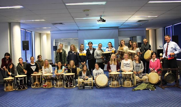 김철기 교수와 학생들