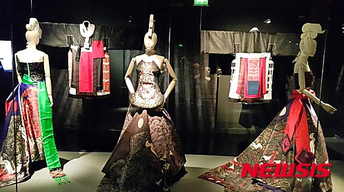 전시된 한복의 모습