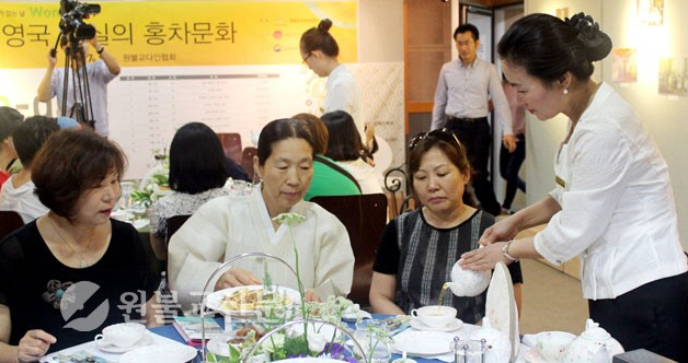 언어치료언구센터 훈련장비 기증받아