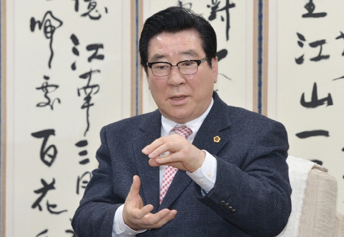 윤석우 충남도의회 의장