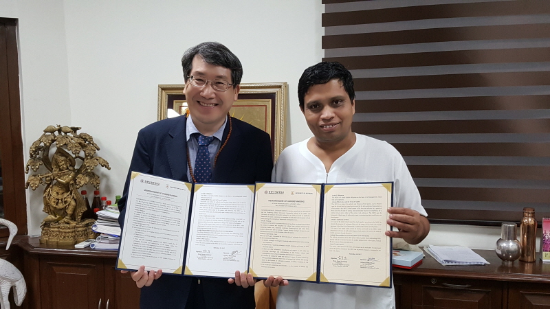인도빠딴잘리대와 업무협약 체결사진