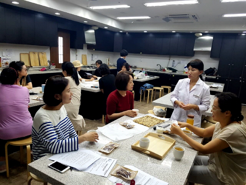 안춘경 강사 강연 모습