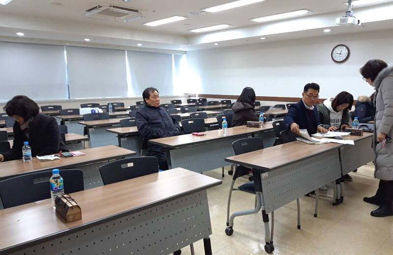 시험 준비 중인 학생들