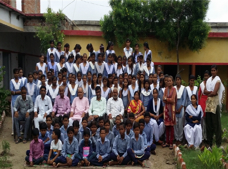 인도 학교 SSVM학생들과 관계자