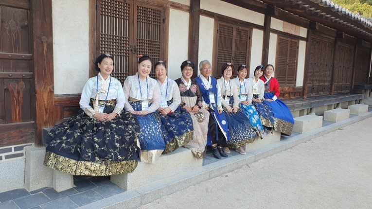 낙선제 안마당에서 기념사진