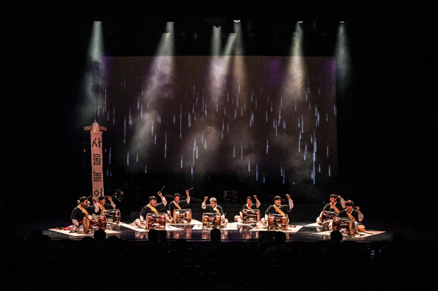 김덕수 명인의 63년 광대인생을 음악극으로 만든 김덕수전傳.