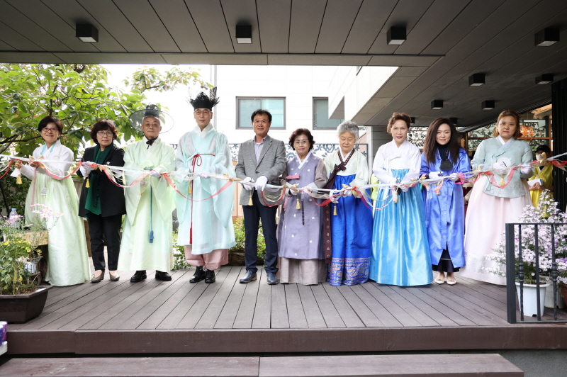 전시회 오프닝 커팅식