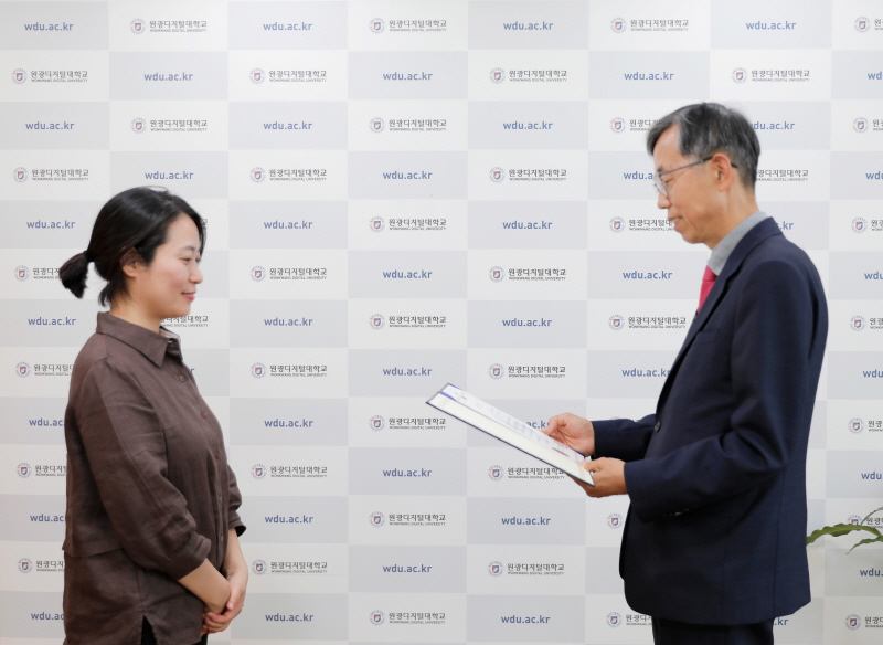 한국어문화학과 최은지 교수 수상사진2