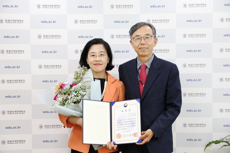 한국복식과학학과 지수현교수 수상사진1