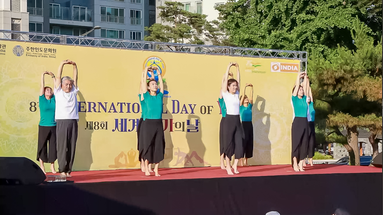 산림 요가 프로그램 진행 모습